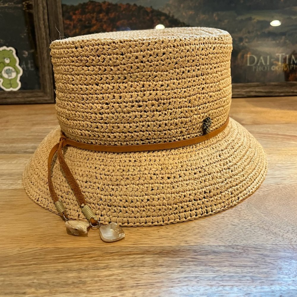 Brand New Never Worn Tommy Bahama SAndy SHell Bucket Hat $108 MSRP